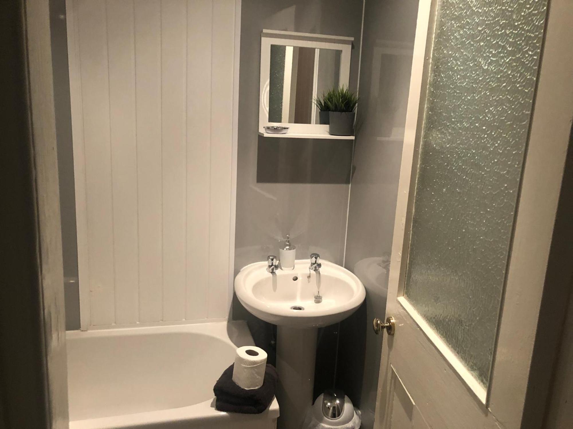 Captivating 2-Bed Apartment In Isle Of Bute Ротсей Екстериор снимка
